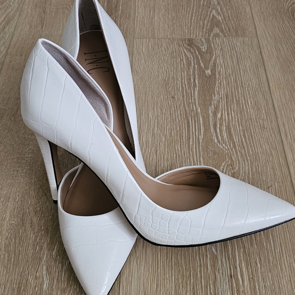 INC International Concepts White Croc-Pattern Heels